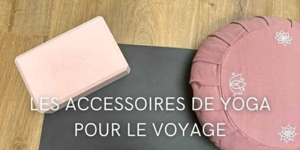 Les accessoires de yoga indispensables en voyage